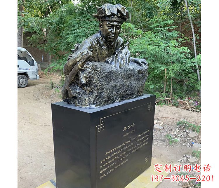 广西铜雕邱少云战士雕塑