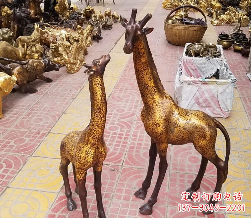 广西铜雕长颈鹿