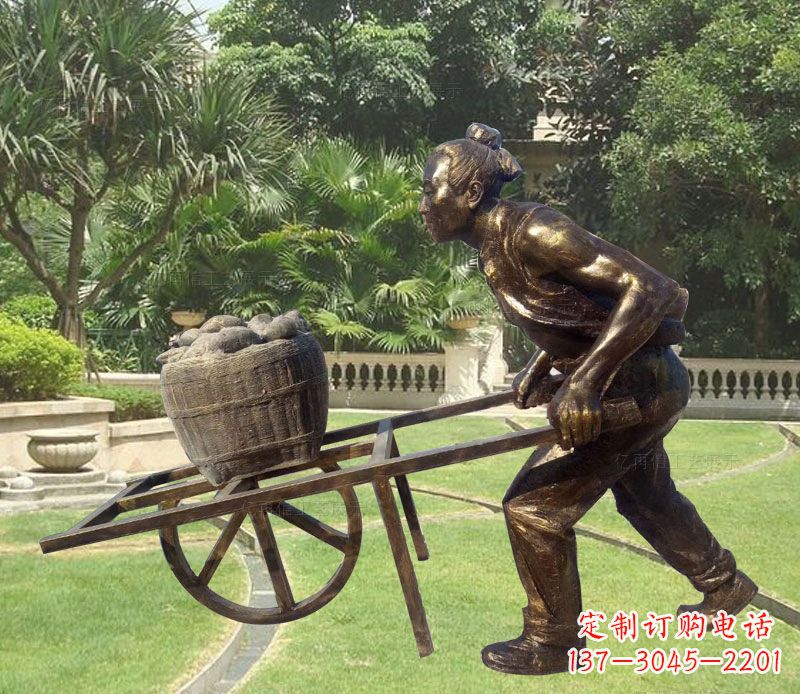 广西推独轮车的古人铜雕