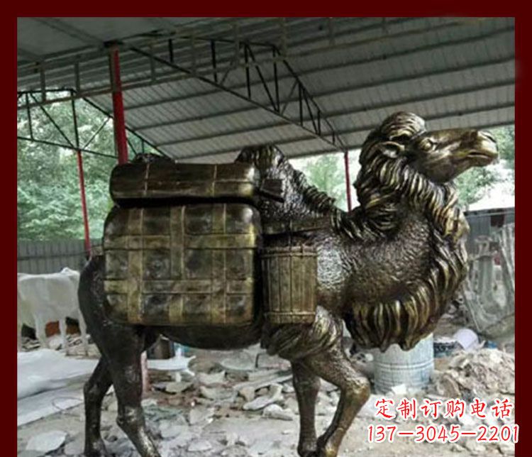 广西拖行李的骆驼动物铜雕