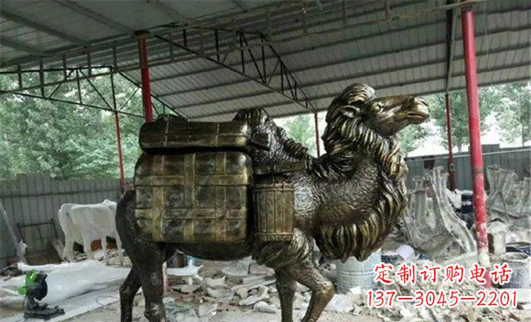 广西拖行李的骆驼动物铜雕 (2)