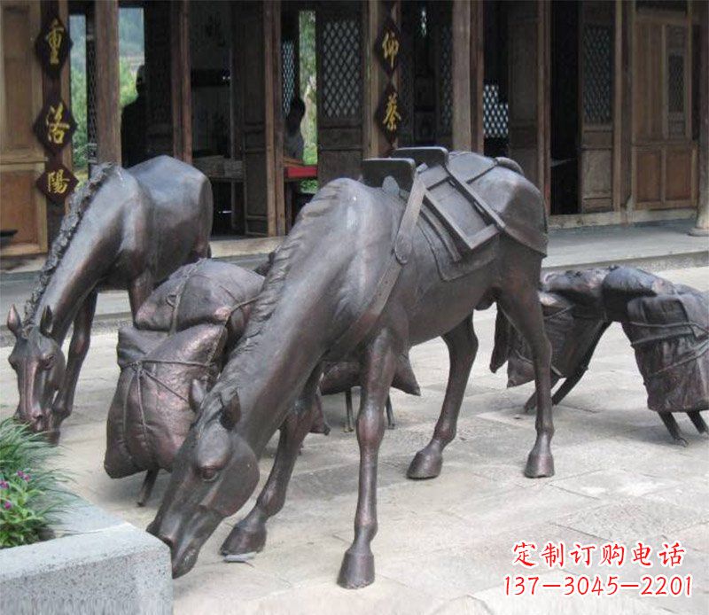 广西拖行李的马动物铜雕