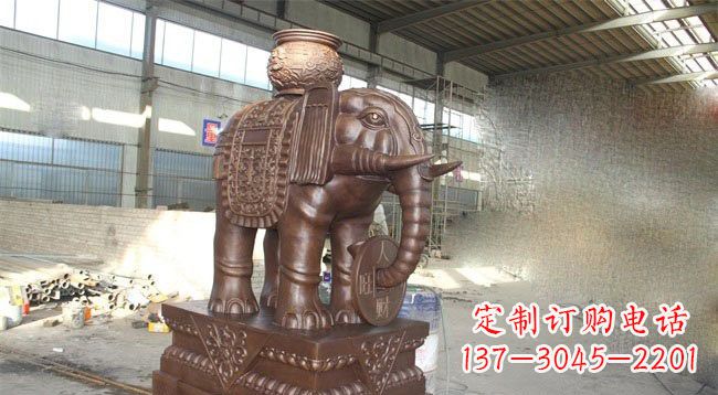 广西驮宝大象铜雕