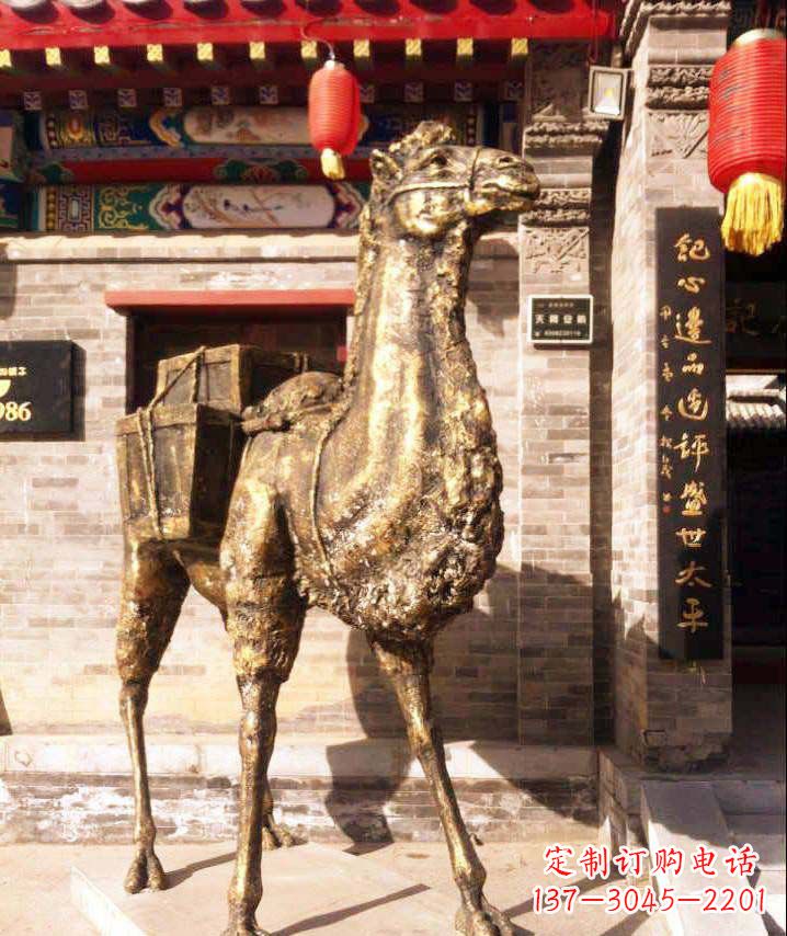广西驮行李的骆驼动物铜雕