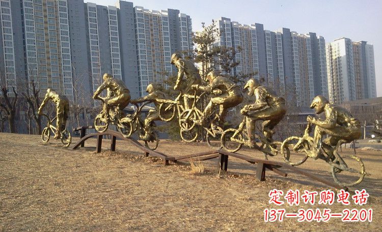 广西玩花样自行车人物铜雕