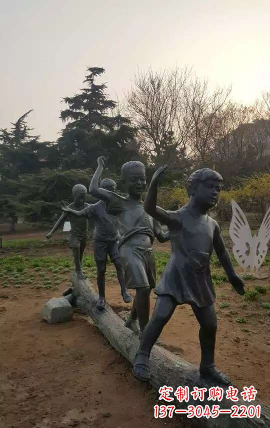 广西玩走独木桥儿童铜雕