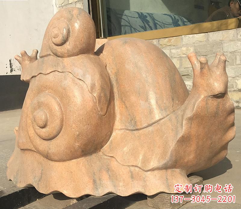 广西晚霞红大型蜗牛母子雕塑