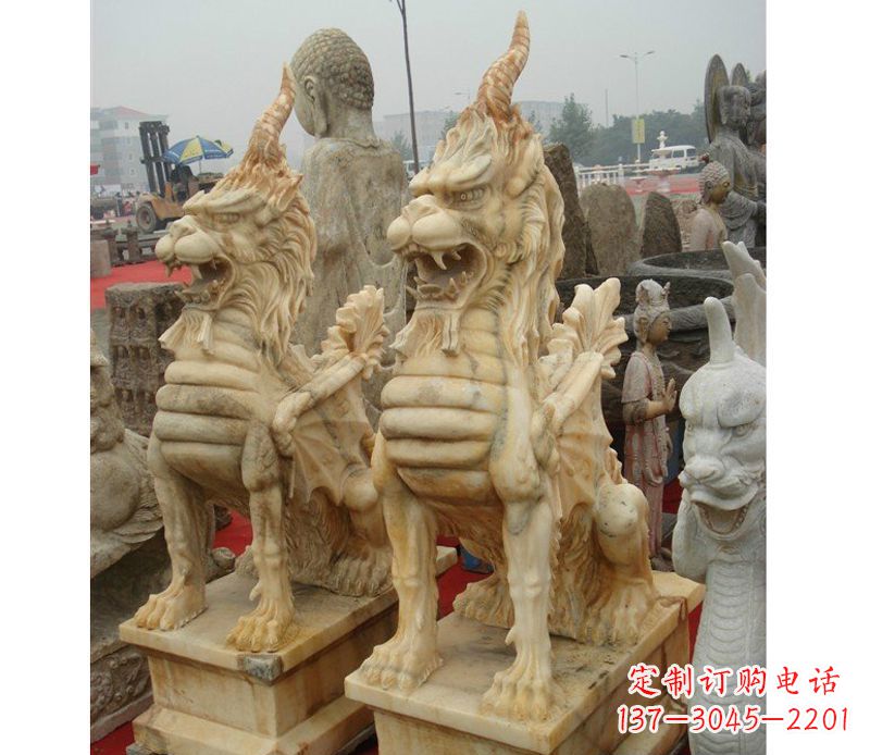 广西晚霞红独角兽雕塑