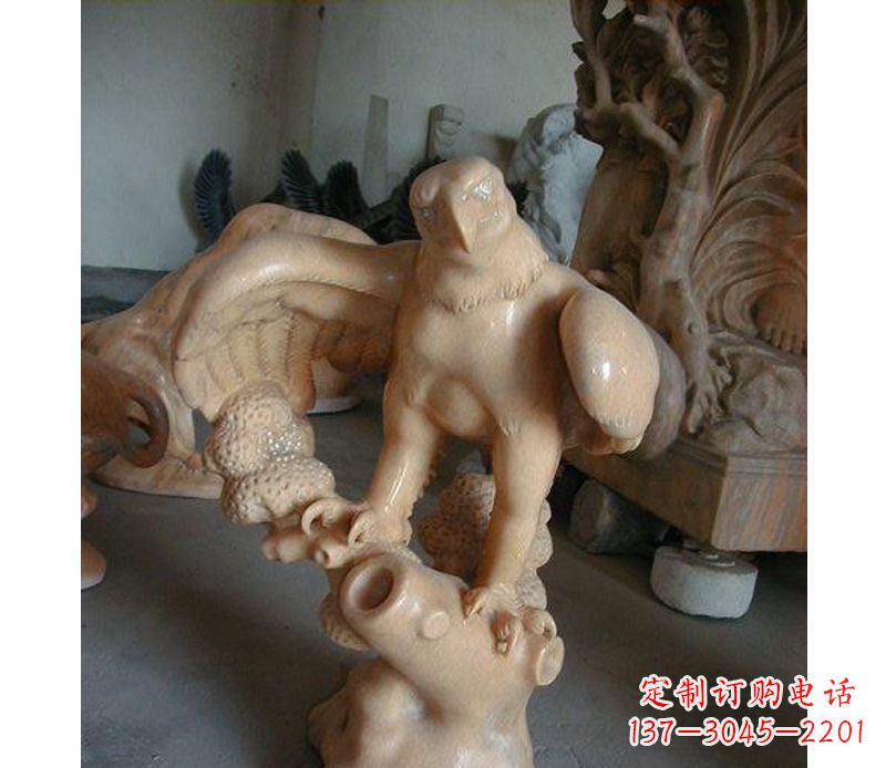 广西晚霞红老鹰石雕