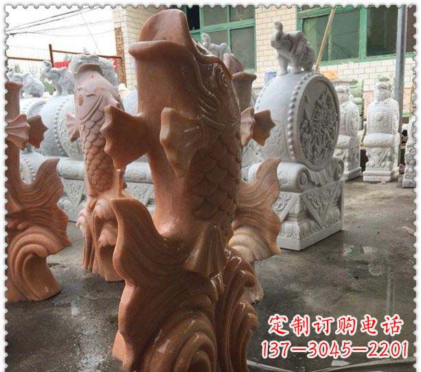 广西晚霞红喷水鲤鱼公园石雕