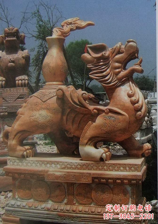 广西晚霞红貔貅石雕