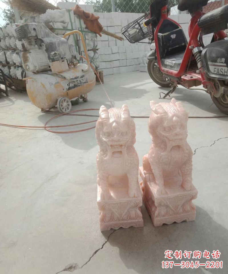 广西晚霞红神兽麒麟动物雕塑