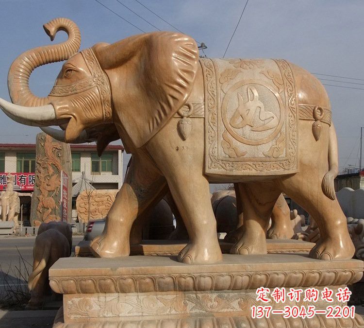 广西晚霞红石雕如意大象