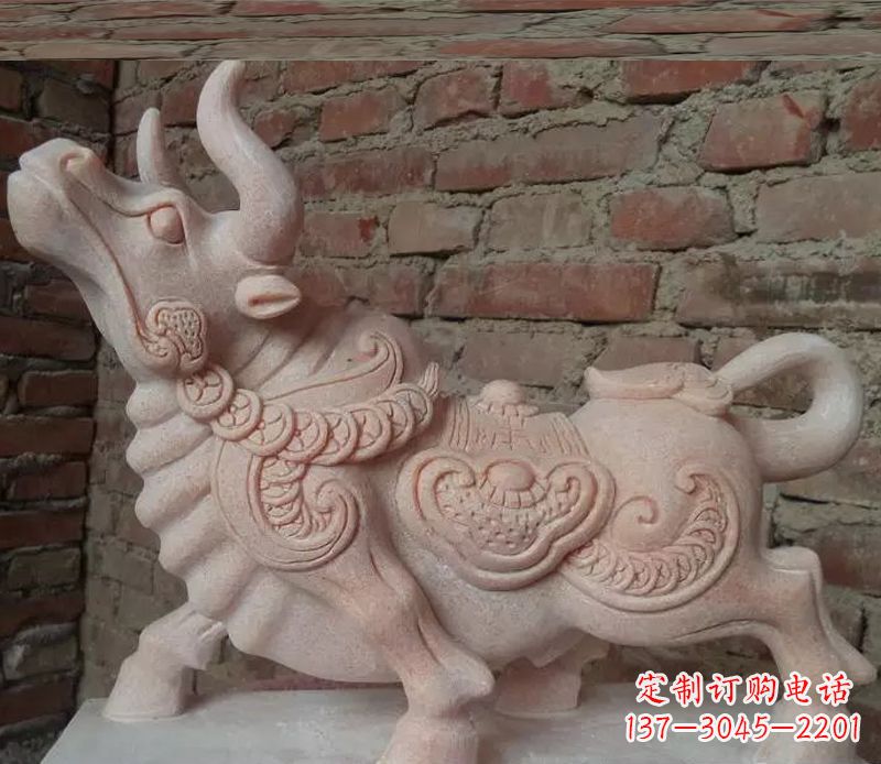 广西晚霞红小牛雕塑