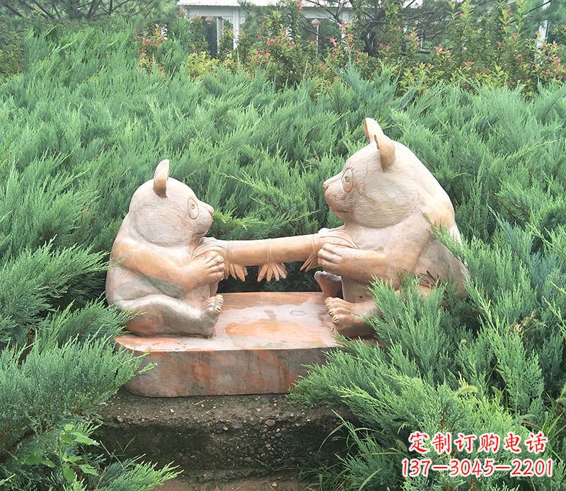 广西晚霞红熊猫母子石雕