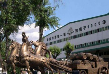 广西追求完美，华丽马车铜雕塑
