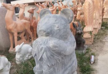 广西青石熊猫雕塑，传承古典文化