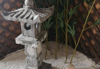 广西青石仿古灯笼雕塑是由中领雕塑定制的经典雕…
