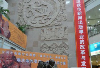 广西令人惊叹的小女孩景观铜雕