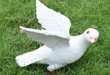 广西象征和平的少女和平鸽雕塑