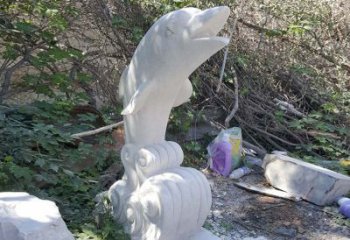 广西海豚雕塑：悠闲无比的精灵