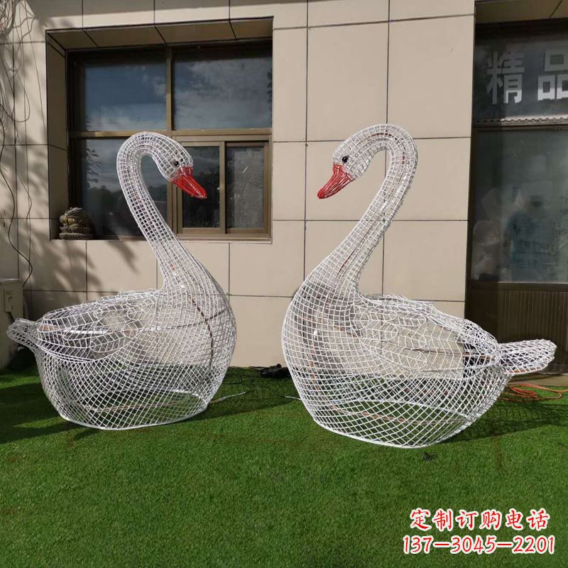 广西卧姿天鹅网格动物雕塑园林草坪动物摆件