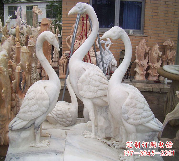 广西仙鹤衔树枝 石雕