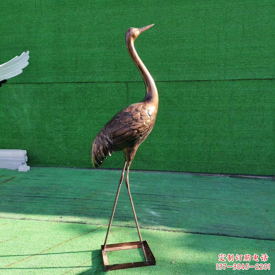 广西仙鹤衔芝铜雕