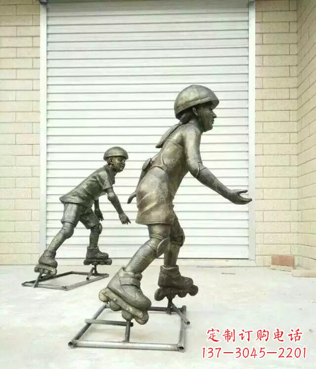 广西小孩玩轮滑公园人物铜雕