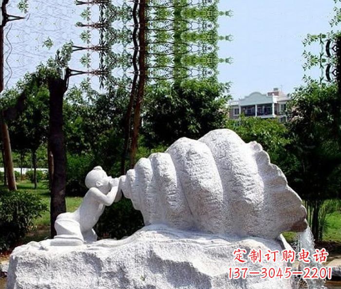 广西小区景观小孩吹螺号石雕