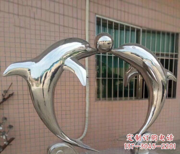 广西校园不锈钢海豚顶球雕塑