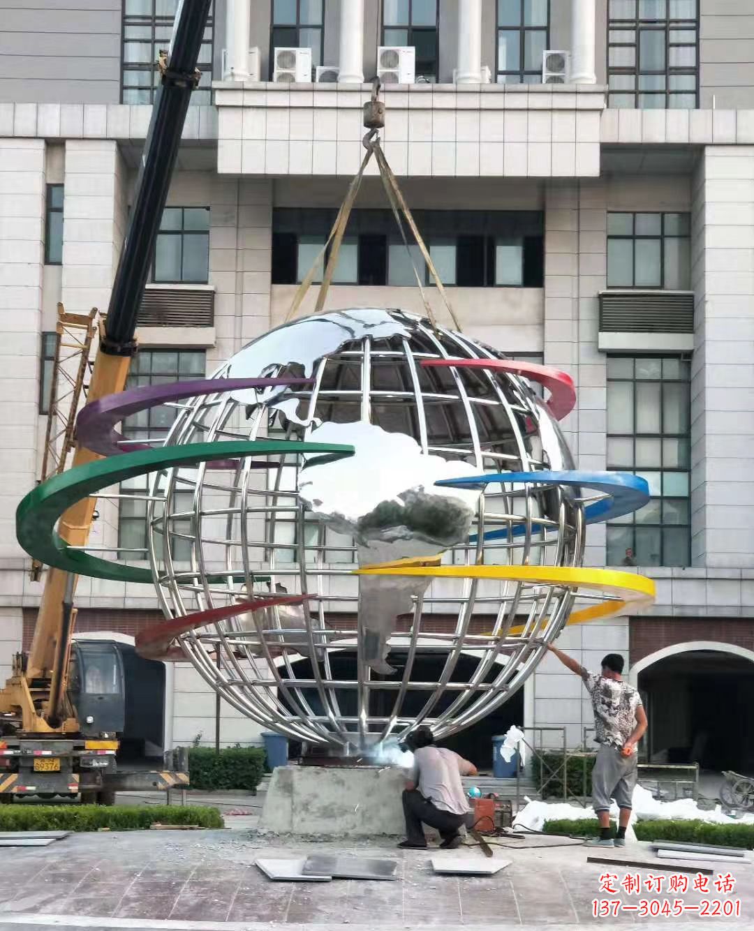 广西校园彩色不锈钢地球仪雕塑