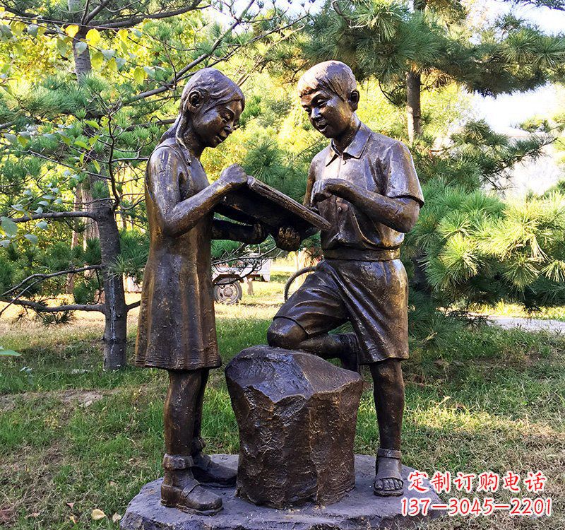 广西校园读书的学生铜雕