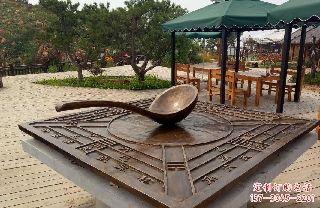 广西校园古代司南铜雕