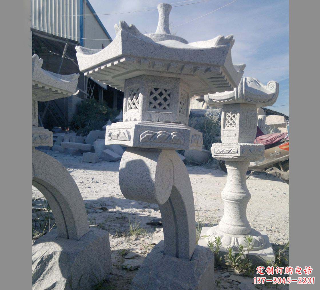 广西园林景观草坪石灯雕塑