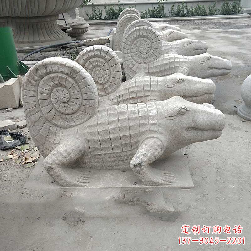 广西园林水池水景鳄鱼砂岩喷水雕塑
