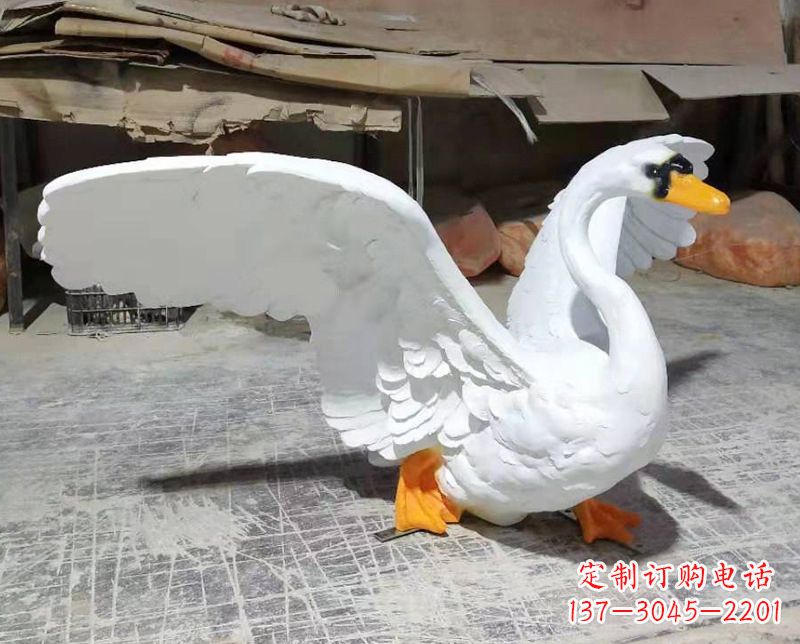 广西展翅翱翔的仿真白天鹅发光款