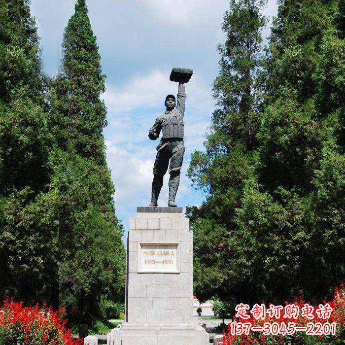 广西战斗英雄董存瑞雕塑-景区园林英雄人物景观雕塑