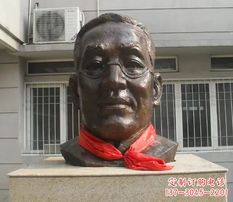 广西张伯岑校园名人头像铜雕