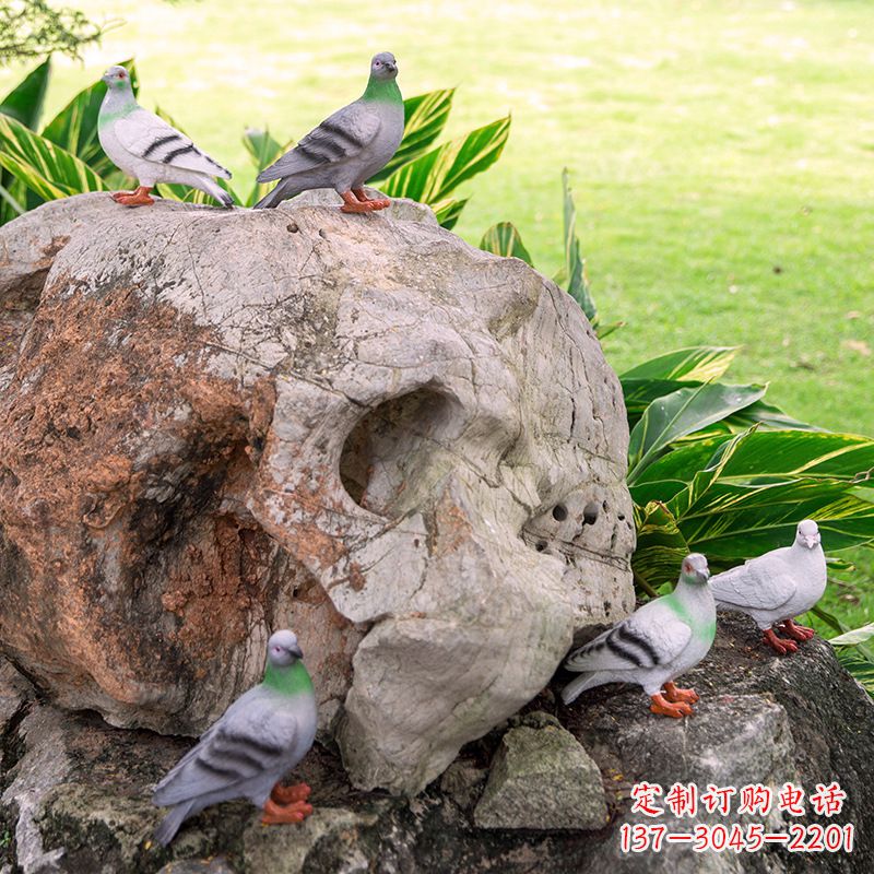 广西众人托着和平鸽雕塑