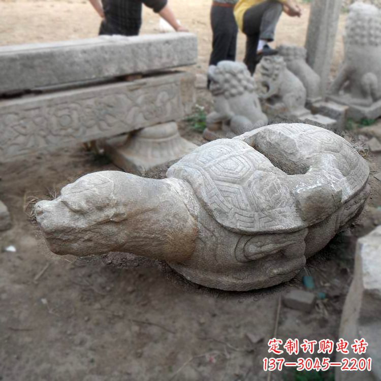 广西朱雀站在赑屃上的石雕