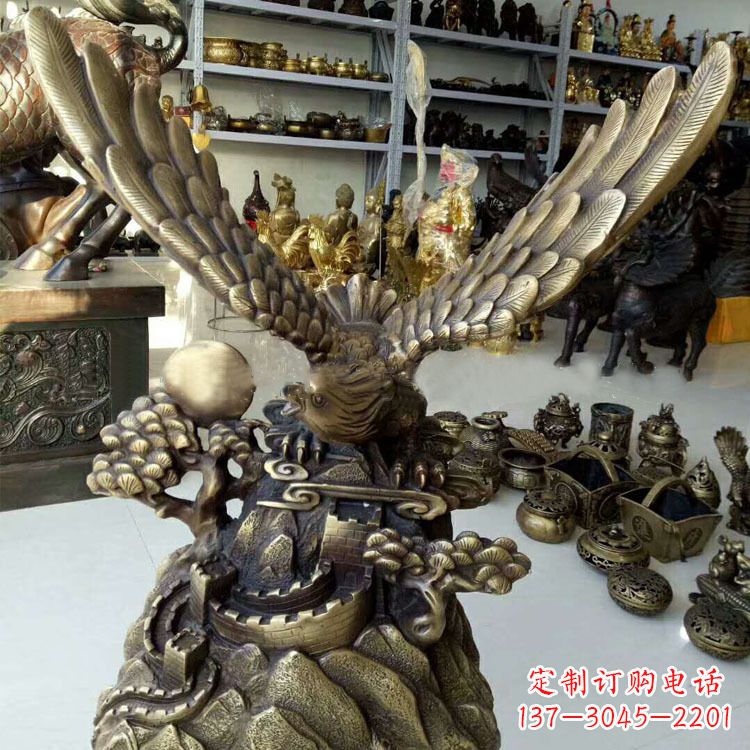 广西铸铜老鹰雕塑