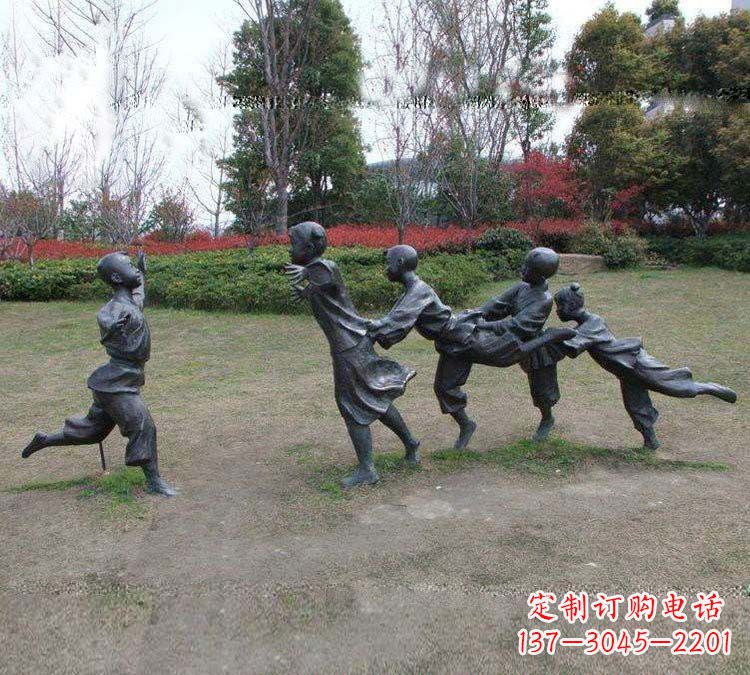 广西铸铜老鹰捉小鸡儿童雕塑
