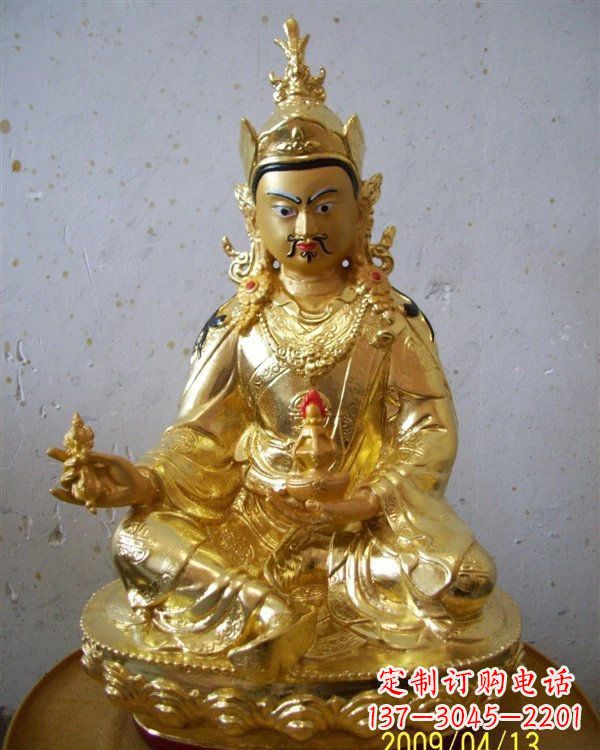 广西铸铜贴金藏佛莲花生大士雕塑