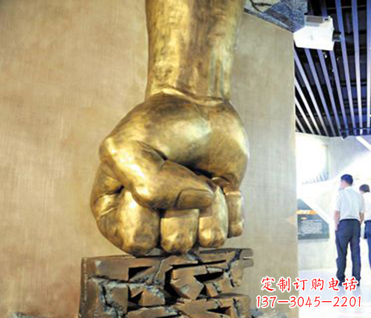 广西反腐廉政文化拳头雕塑