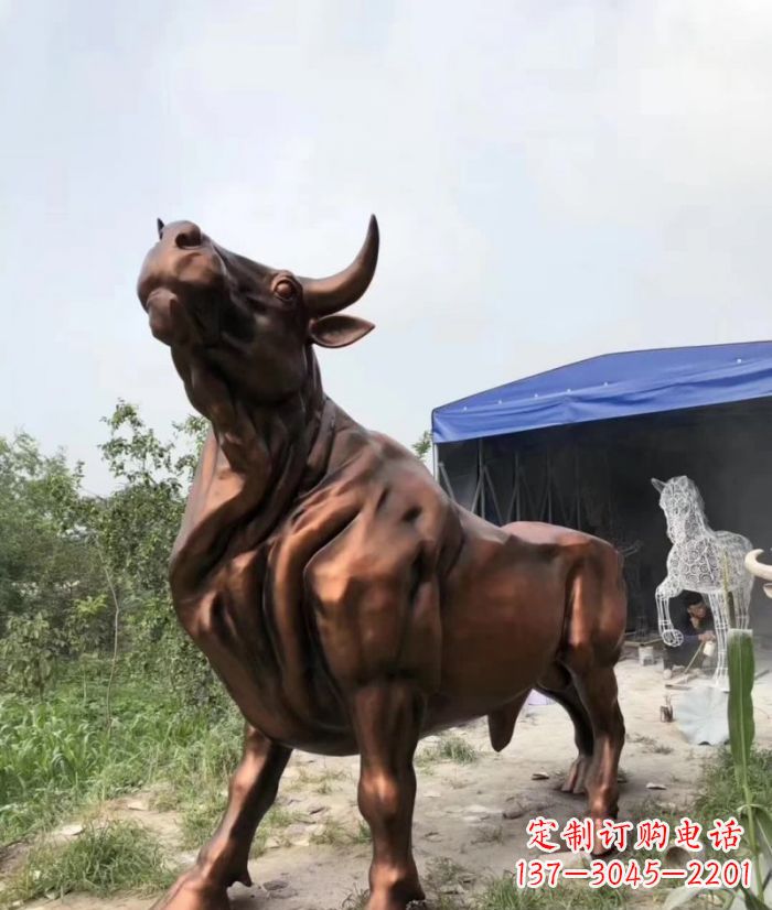 广西紫铜牛动物雕塑