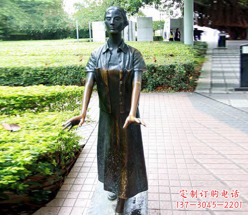 广西走路的盲人女孩铜雕