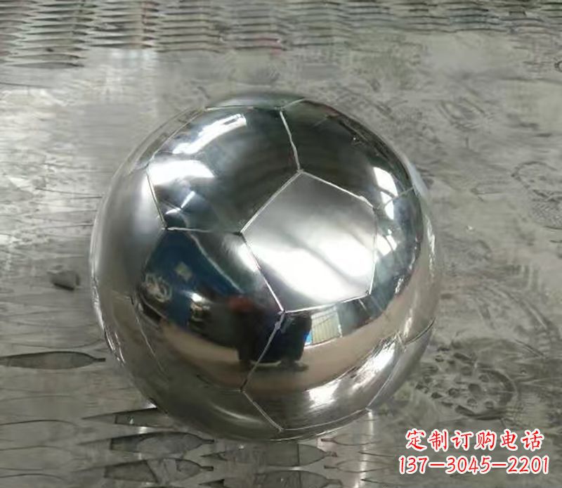 广西足球不锈钢体育器材雕塑