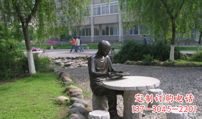 广西坐石桌凳看书的学生铜雕