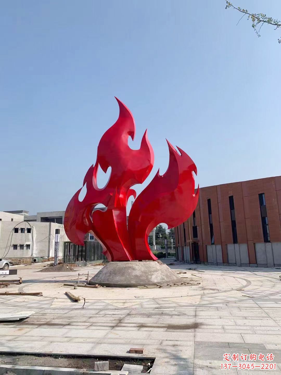 广西大学操场抽象不锈钢火苗雕塑